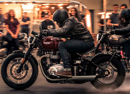 2017 Triumph Bonneville Bobber riding
