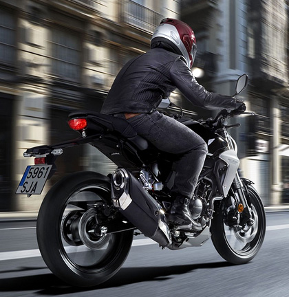 Honda CB300R riding